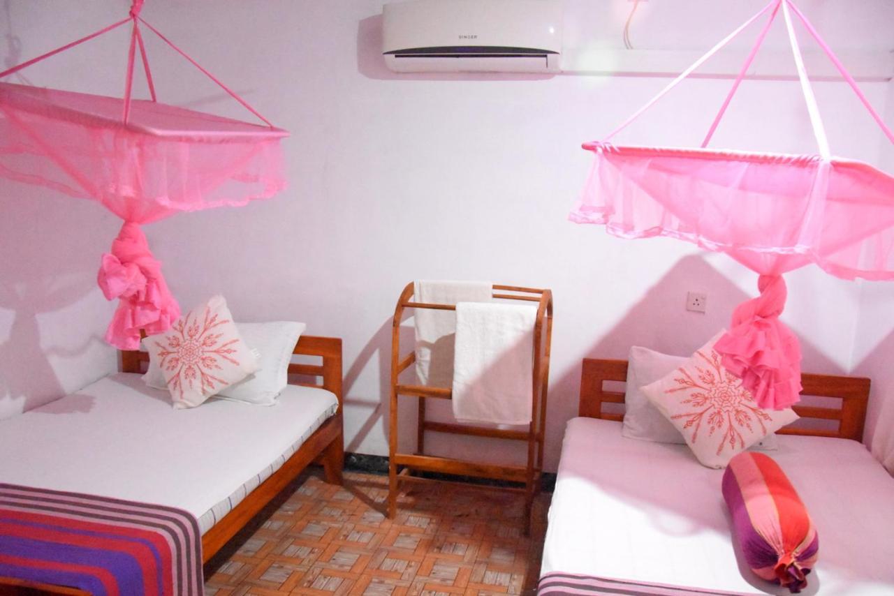 S P City Resort Anuradhapura Exteriör bild