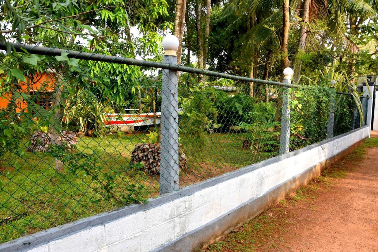 S P City Resort Anuradhapura Exteriör bild