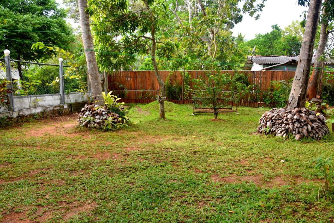 S P City Resort Anuradhapura Exteriör bild